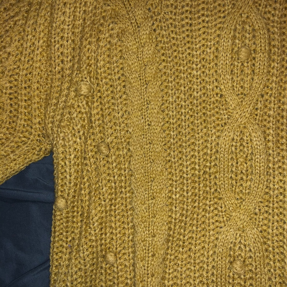 BRAND NEW YELLOW COZY TURTLENECK SWEATER - Picture 2 of 4